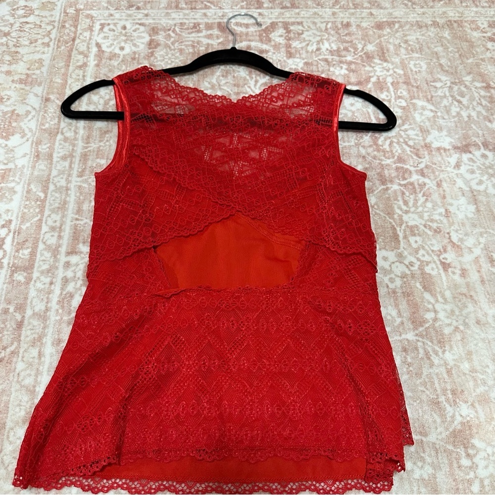 Red Lace V-Neck Open Back Top - Picture 6 of 10